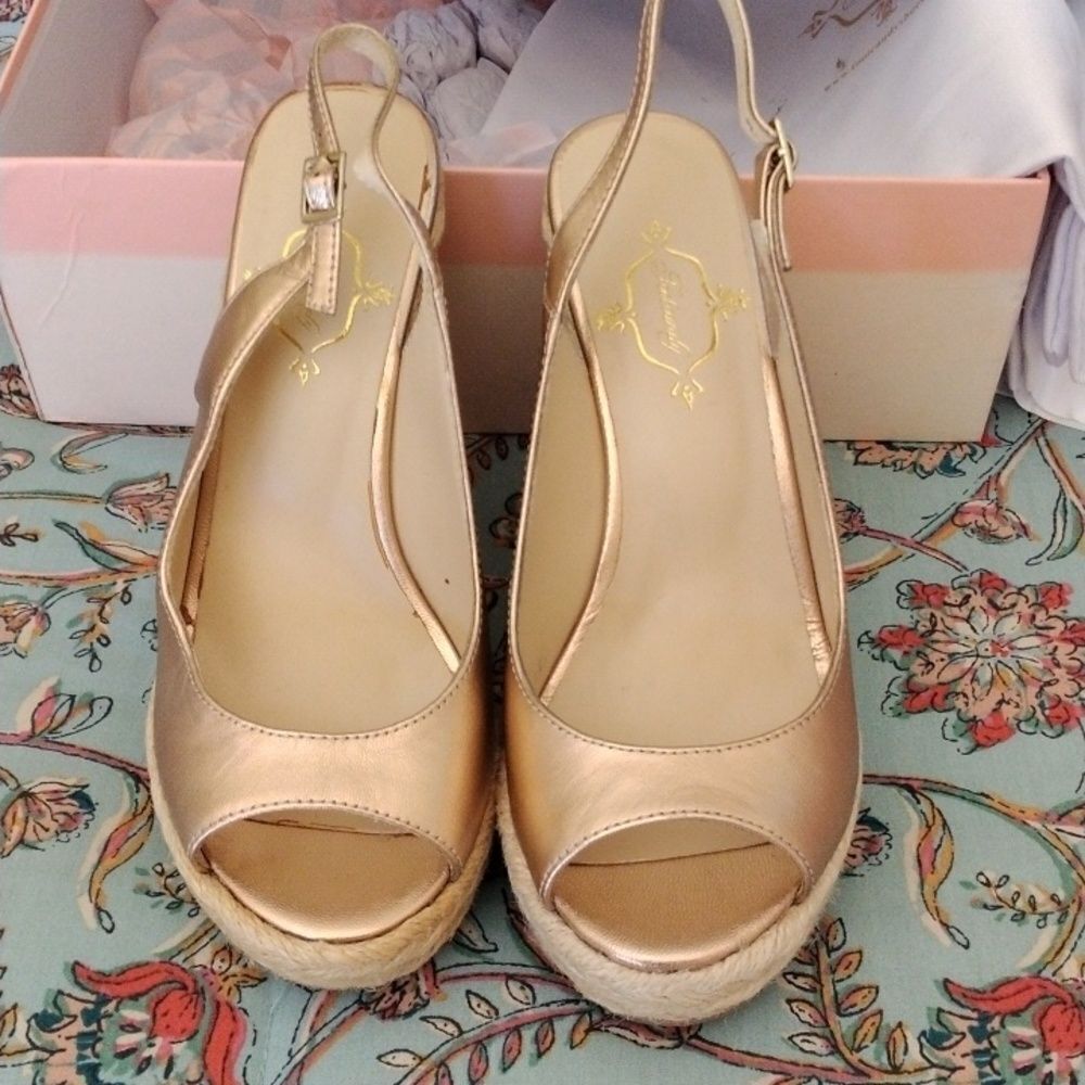 NEW Footcandy Platform Sandals - Picture 2 of 11